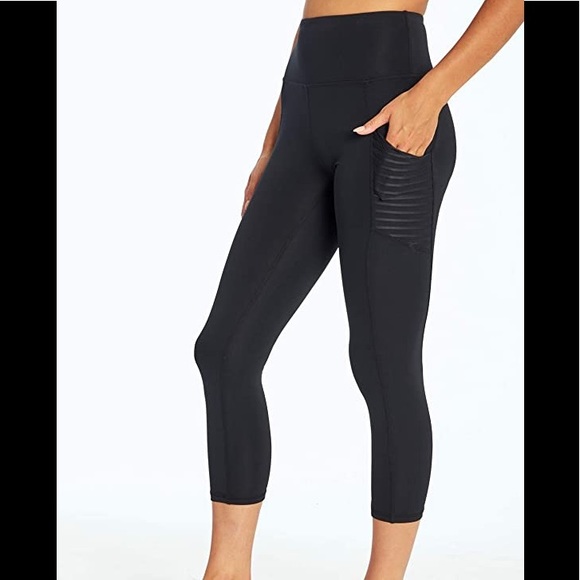 Mesh Pocket Crop Leggings - Picture 1 of 11